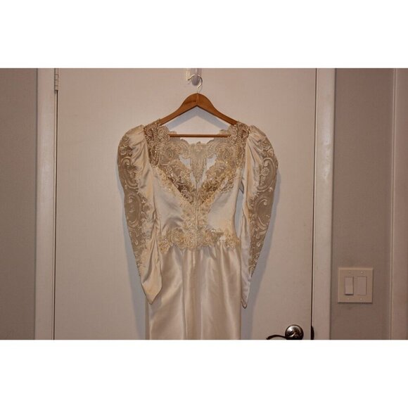 Vintage Sating Long Sleeve Embroidered Lace Wedding Gown With Beaded Details & P - Picture 3 of 12